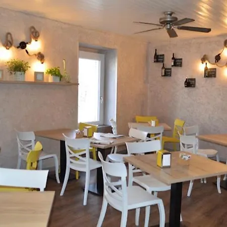 Charming 2 Bedrooms דירה
