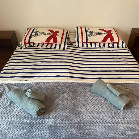 Charming 2 Bedrooms דירה *
